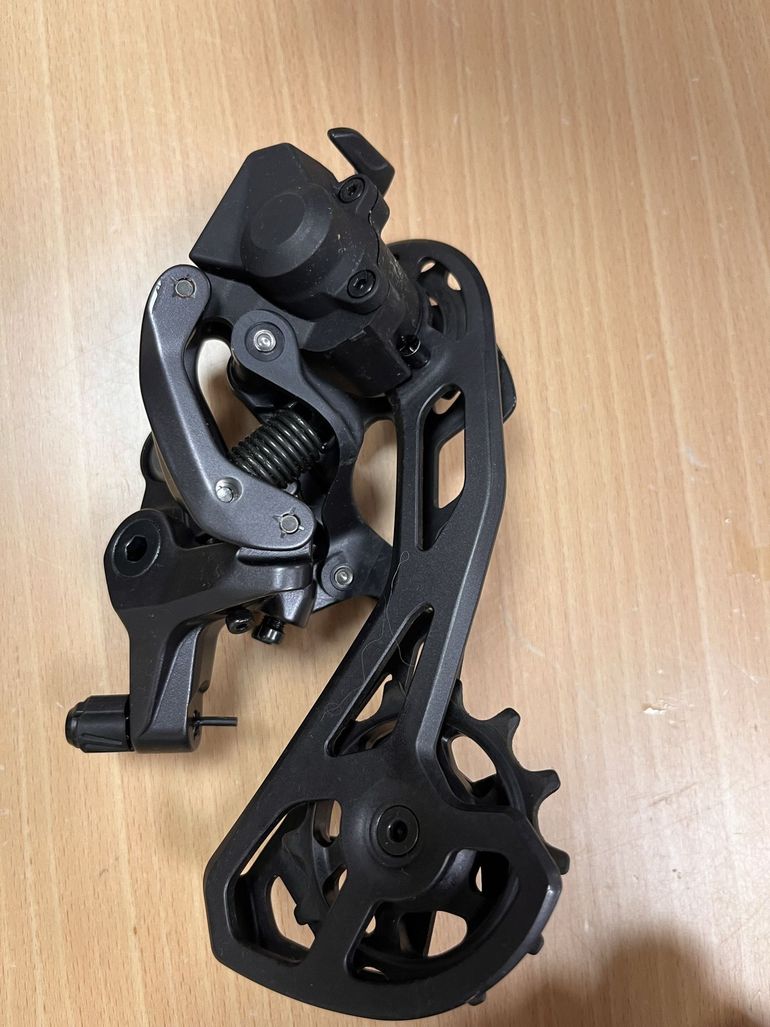 Used Shimano GRX 12-speed Mechanical Groupset 2025 bike — image 10 of 19