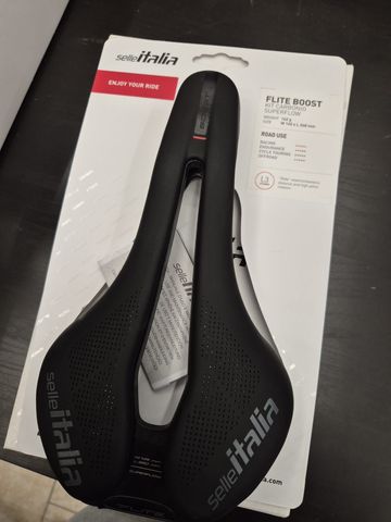 Used Sella Italia Selle Italia Flite Boost Kit Carbonio 2025 bike — image 4 of 5