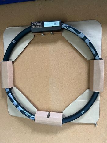 Used E*Thirteen PM3LRA-103e* | LG1 Race Carbon Rim | Downhill | 29" x 30mm | 3zn | Black | Standard Decals 2025 bike