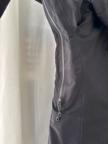 Used Patagonia Women's Insulated Storm Shift Jacket bike — image 8 of 12
