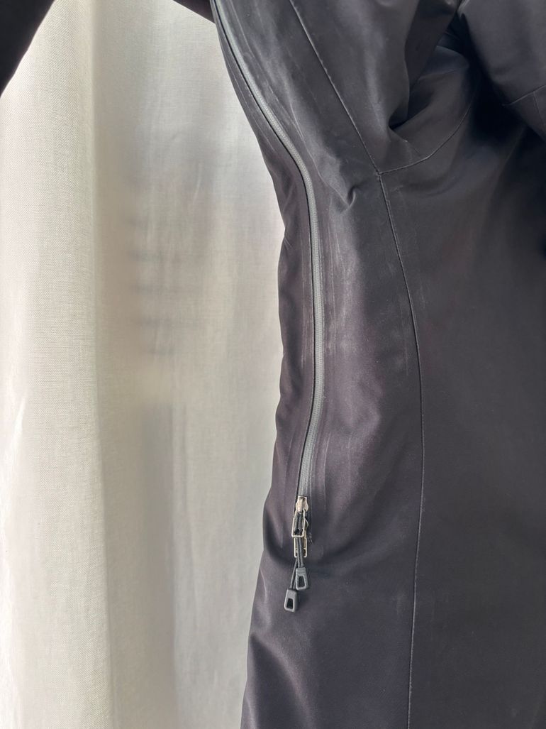 Used Patagonia Women's Insulated Storm Shift Jacket bike — image 8 of 12