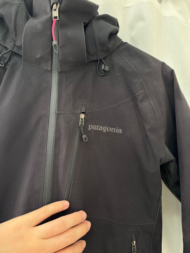 Used Patagonia Women's Insulated Storm Shift Jacket bike — image 3 of 12