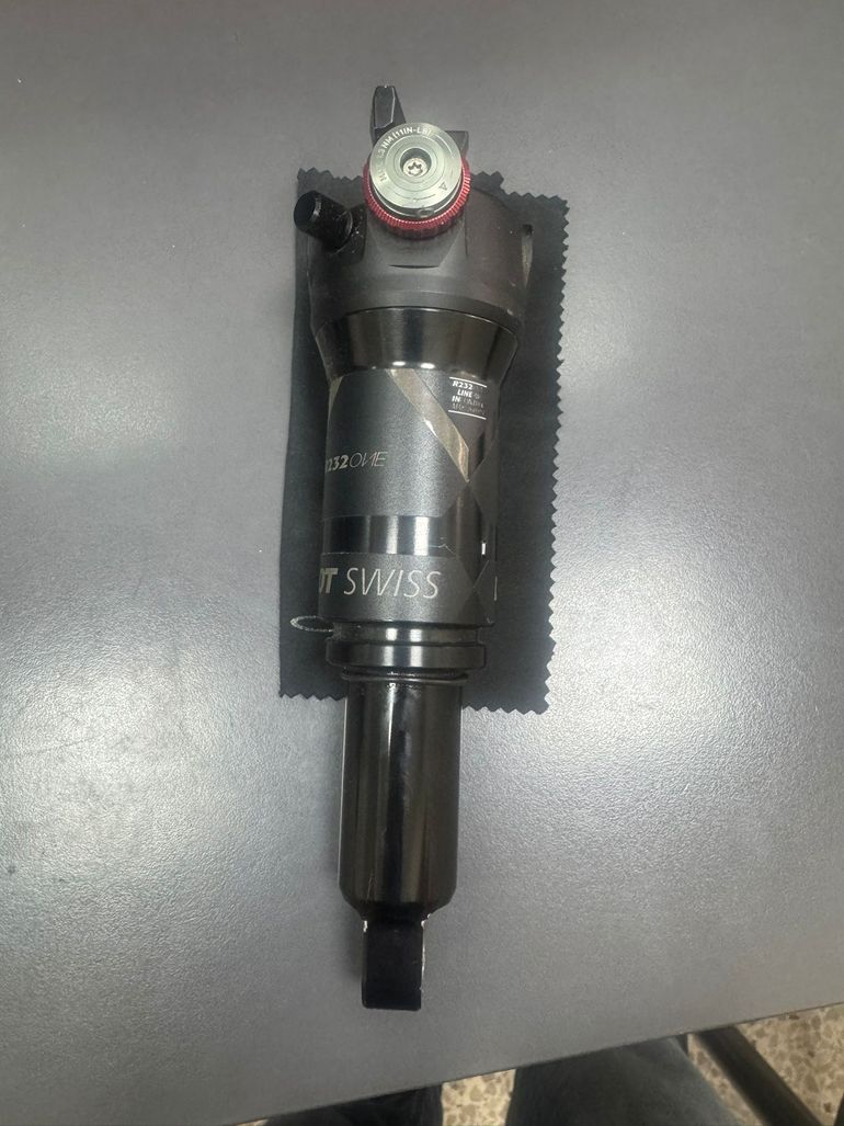 Used Dt Swiss R232 ONE Air Shock 2024 bike — image 3 of 3