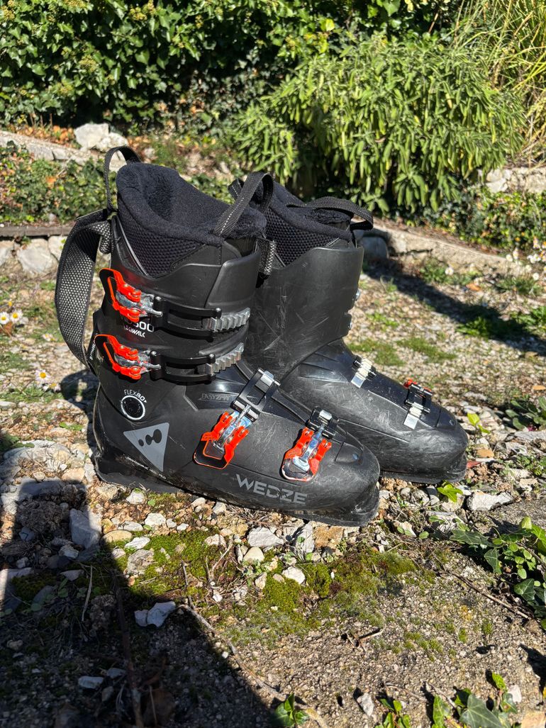 Used wedze Wedze Ski Boots bike — image 1 of 12