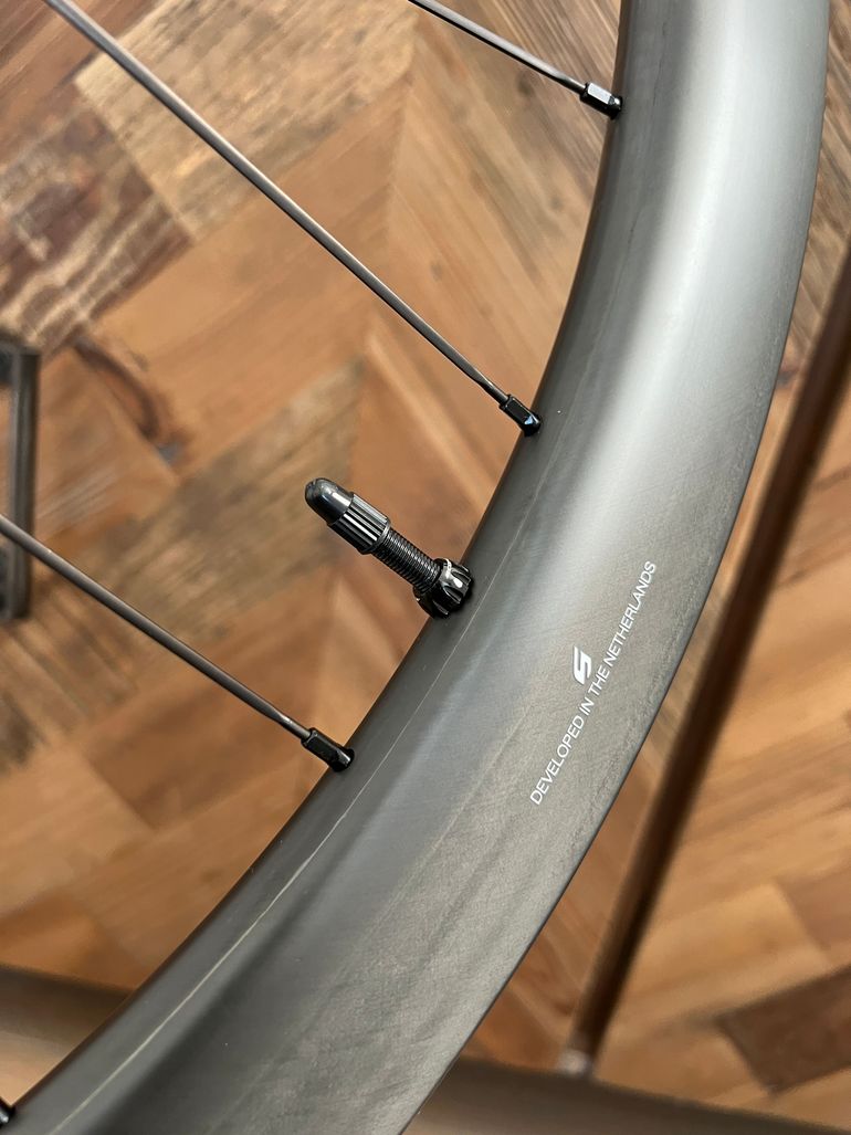 Used Scope NEW! Scope R4 Disc Carbon Wheels/28 Shimano Frehub 10/11/12 Speed 2025 bike — image 6 of 12