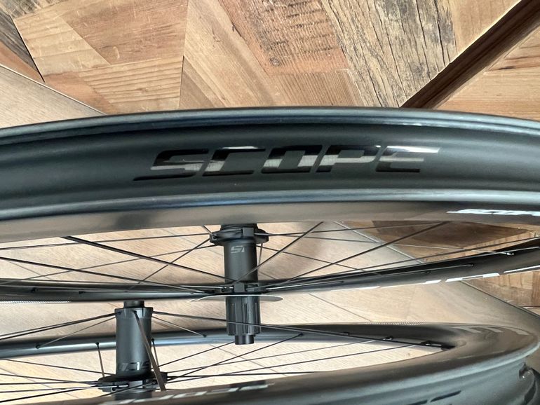 Used Scope NEW! Scope R4 Disc Carbon Wheels/28 Shimano Frehub 10/11/12 Speed 2025 bike — image 3 of 12