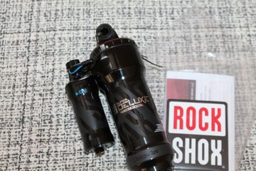 Käytetty RockShox Deluxe Ultimate DebonAir 230x65 bike — kuva 7 / 10
