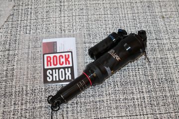 Brugt RockShox Deluxe Ultimate DebonAir 230x65 Rear Suspension