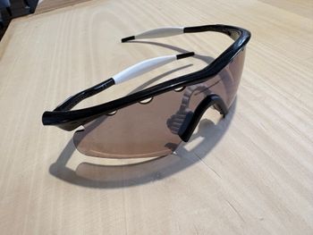 Oakley, M-Frame