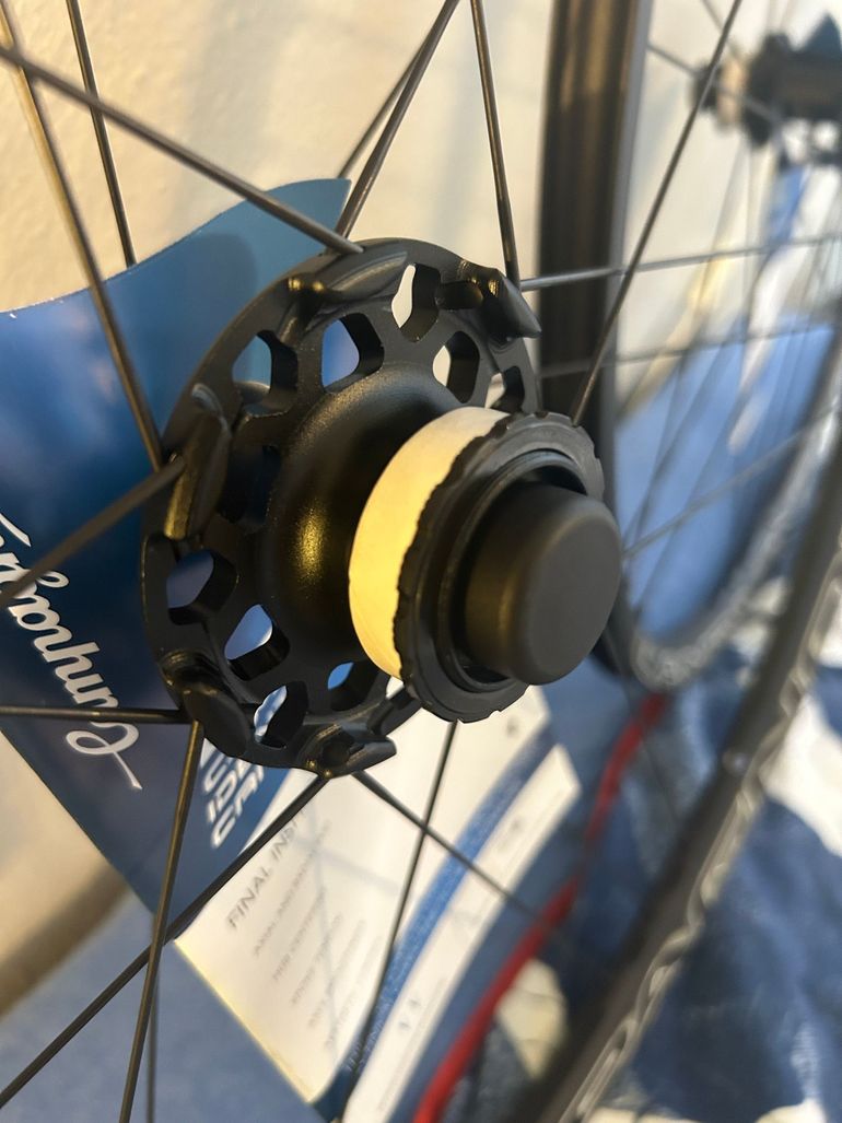 Used Campagnolo Zonda C17 Disc Road Clincher Wheelset 2024 bike — image 6 of 7