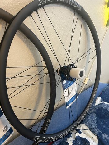 Used Campagnolo Zonda C17 Disc Road Clincher Wheelset 2024 bike — image 2 of 7