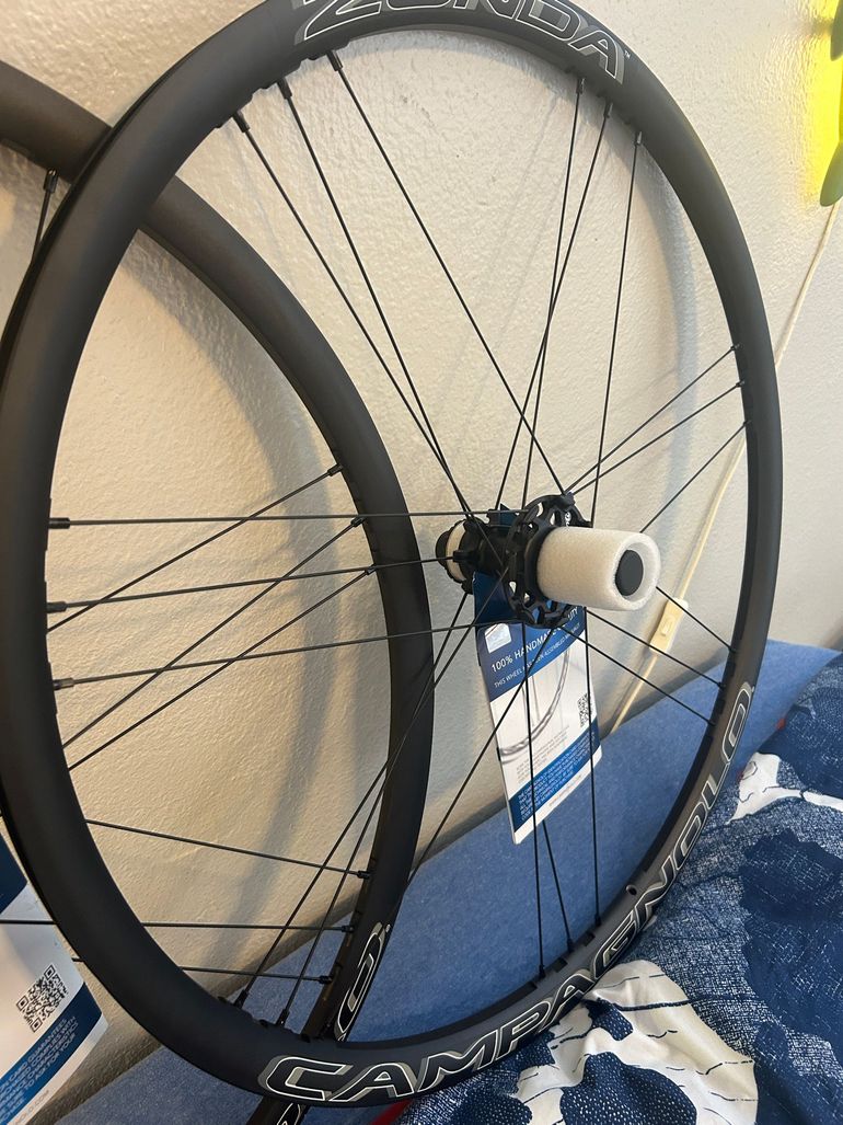 Used Campagnolo Zonda C17 Disc Road Clincher Wheelset 2024 bike — image 2 of 7