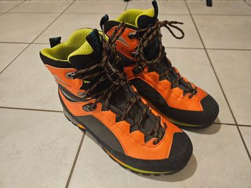 Použité Scarpa Charmoz HD Mountaineering Boots EU 44 1/2 2025 Climbing