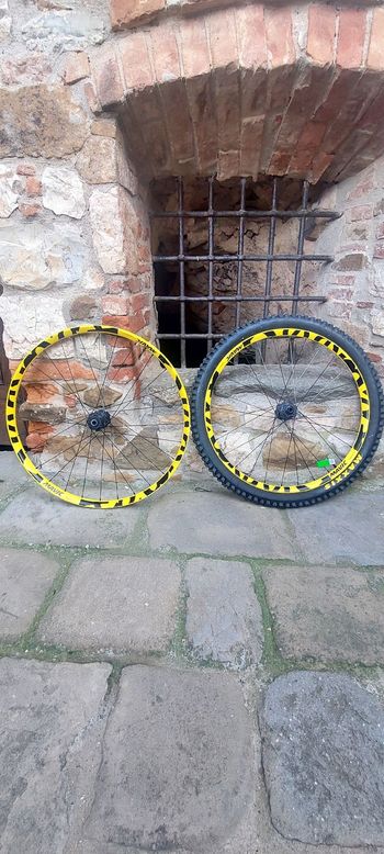 Paire de roues de vélo de route Mavic Aksium Race 700c, jantes Paire de roues de vélo de route Mavic Aksium Race 700c, jantes