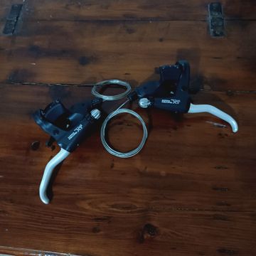 Použité Shimano comandi + leve freno Deore XT ST-M738 3x8v. Drivetrain & Pedals