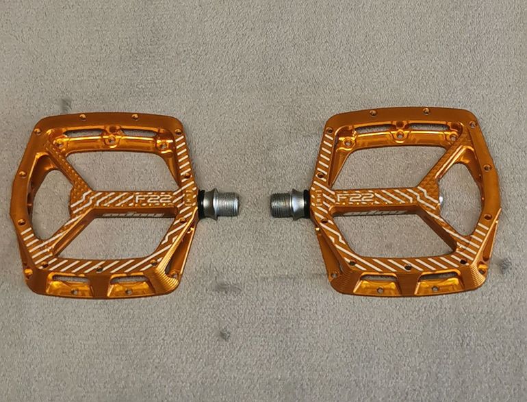 Used Hope F22 Pedal Orange PE.HO.0012 bike — image 2 of 6