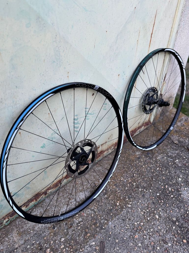 Used MICROTECH Cerche  rk25 2025 bike — image 1 of 5