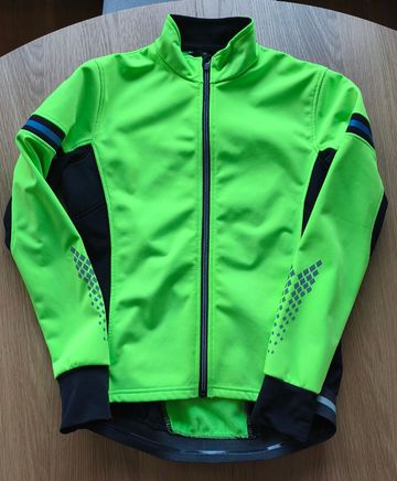 Używany crane Thermal winter jacket. New bike so new kit. There is a very small oil mark on the sleeve as seen in the photos hence the price but otherwise it is as good as new. 2022 Cycling Clothing