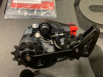 Sram Force eTap AXS D1 Rear Derailleur 12-Speed Max 33T bike usato — immagine 2 di 6
