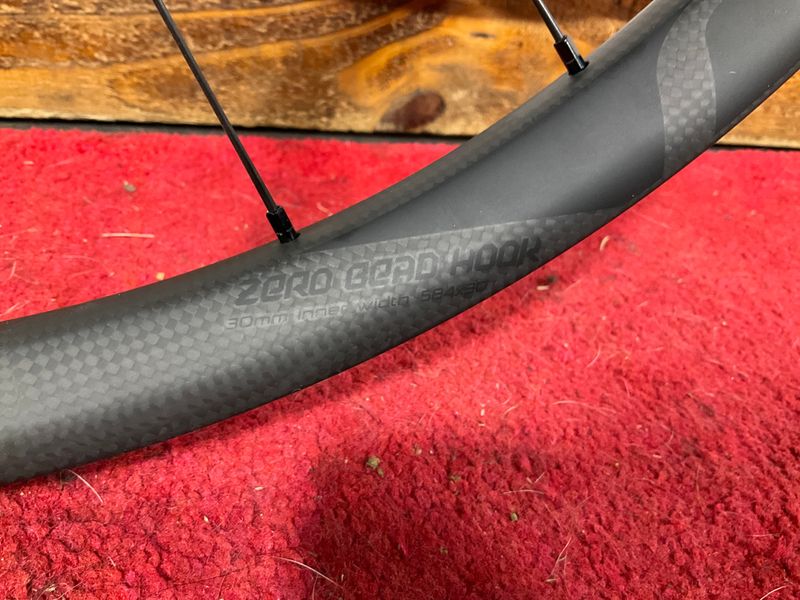 Used Roval Traverse SL 650b 2018 Wheels