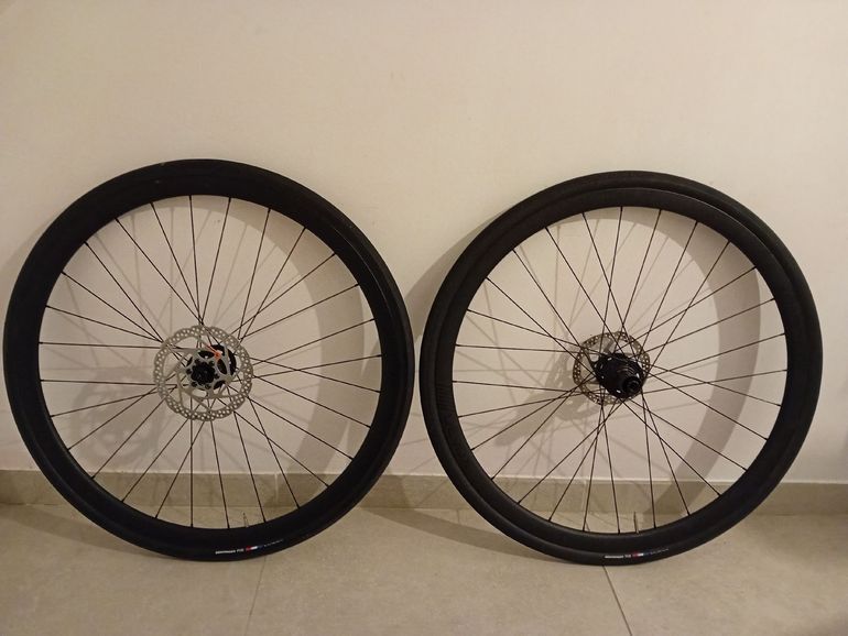 Used Devox 35mm de perfil con neumaticos Bontrager R2 32mm 2023 bike — image 6 of 6