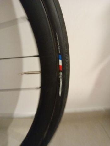 Used Devox 35mm de perfil con neumaticos Bontrager R2 32mm 2023 bike — image 5 of 6