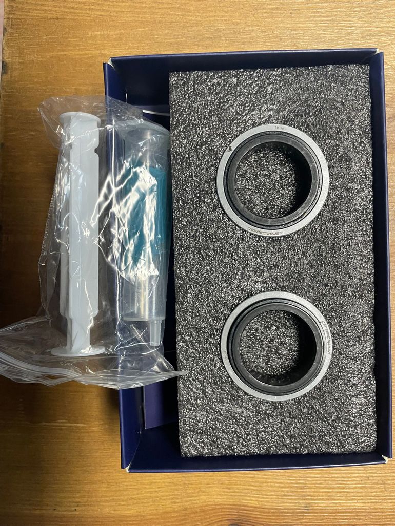 Used Cyclingceramic bottom bracket Dub pressfit 2022 bike — image 1 of 3