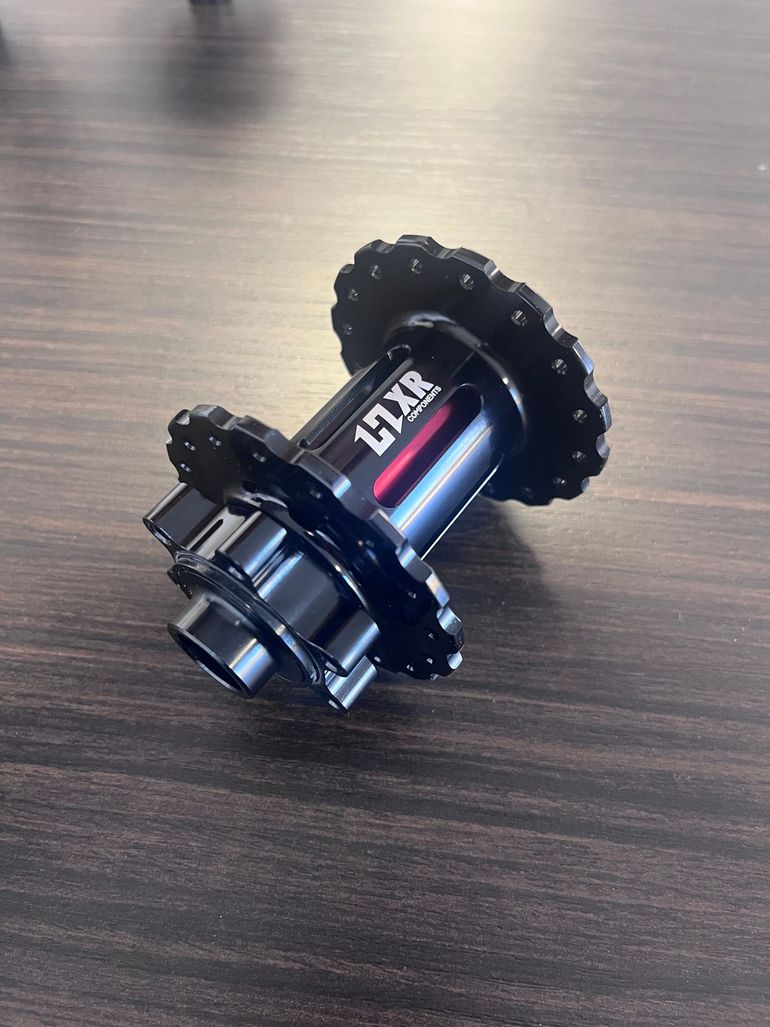 Used HXR Components NEUF Moyeux avant  Non boost 2020 bike — image 3 of 7