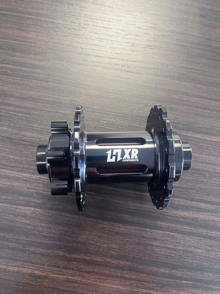 Used HXR Components NEUF Moyeux avant  Non boost 2020 bike — image 1 of 7