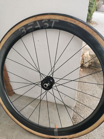 Used Beast Components Roues RX40 Beast avec moyeu dynamo son 28 2023 bike — image 7 of 8