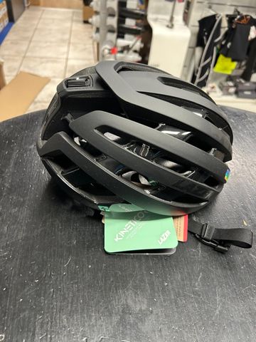 Used Lazer Z1 KinetiCore Helmet 2025 bike — image 4 of 4