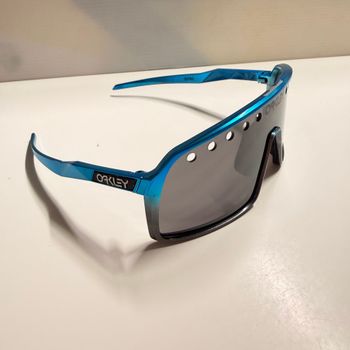 Used Oakley Sutro Custom 2024 bike — image 4 of 7