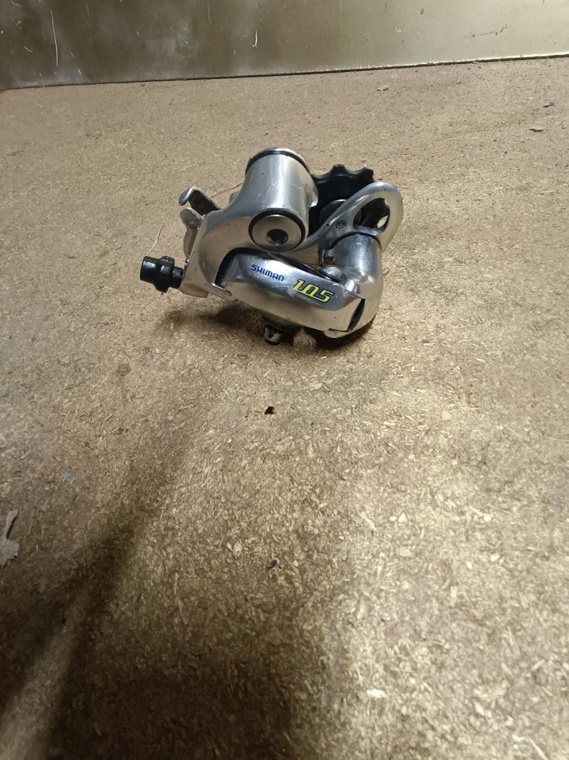 Używany Shimano 105 Drivetrain & Pedals