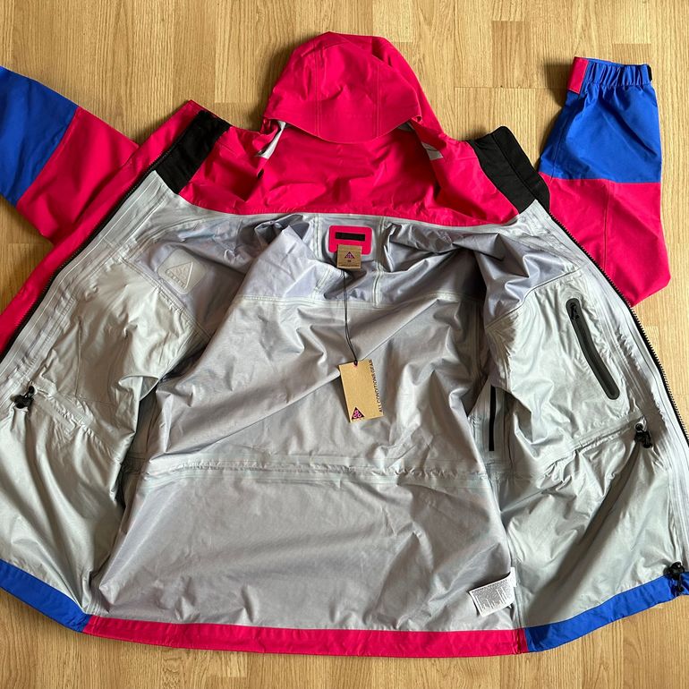 Used Nike ACG Gore-Tex Jacket Rush Pink/Hyper Royal M bike — image 12 of 14