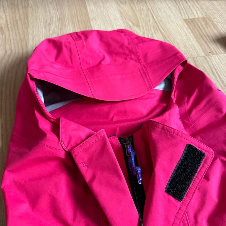 Used Nike ACG Gore-Tex Jacket Rush Pink/Hyper Royal M bike — image 7 of 14