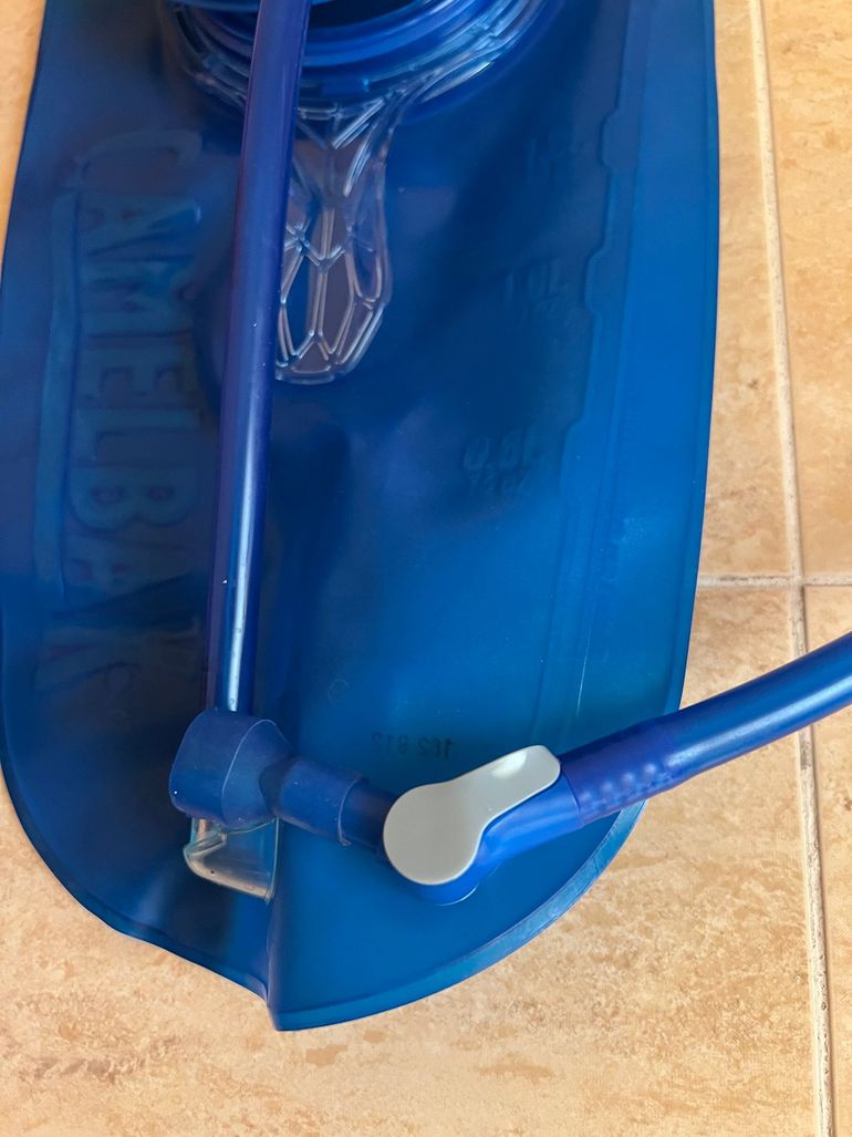 Used Camelbak MOCHILA HIDRATACION CLASSIC ROJO/PLATA 2, 5L 2023 bike — image 6 of 10