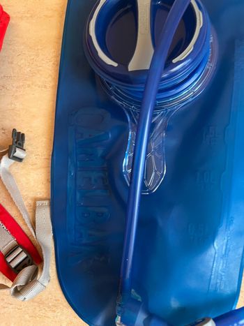 Used Camelbak MOCHILA HIDRATACION CLASSIC ROJO/PLATA 2, 5L 2023 bike — image 5 of 10