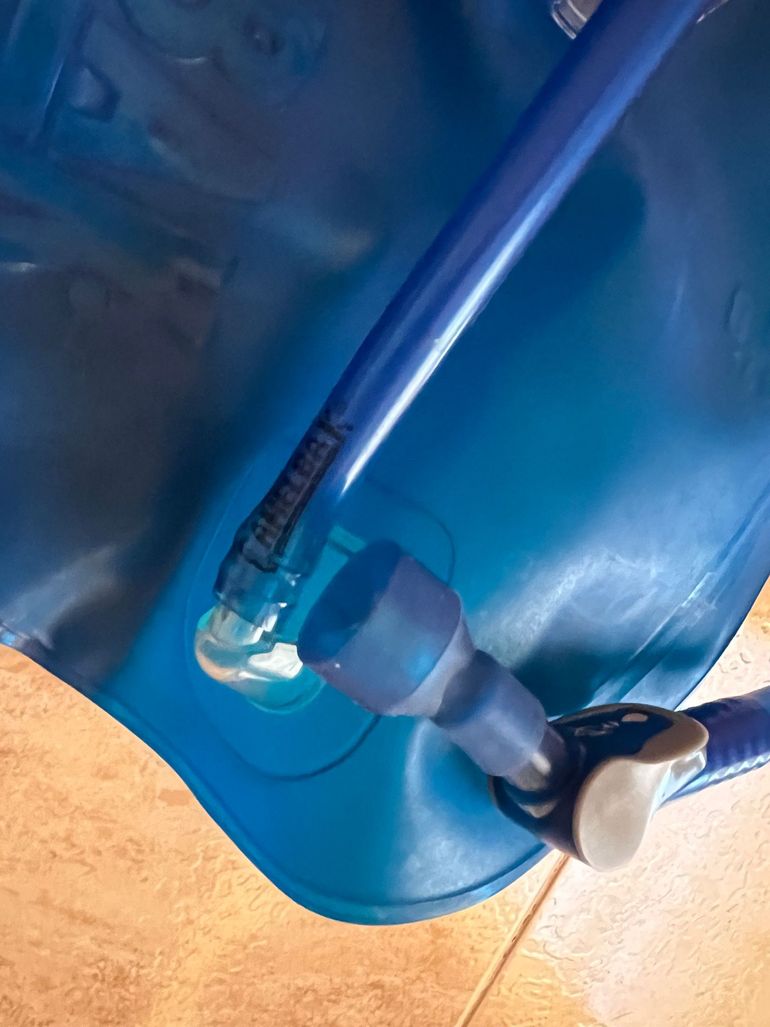 Used Camelbak MOCHILA HIDRATACION CLASSIC ROJO/PLATA 2, 5L 2023 bike — image 7 of 10