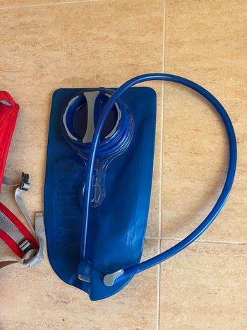 Used Camelbak MOCHILA HIDRATACION CLASSIC ROJO/PLATA 2, 5L 2023 bike — image 3 of 10