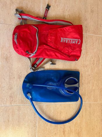 Used Camelbak MOCHILA HIDRATACION CLASSIC ROJO/PLATA 2, 5L 2023 bike