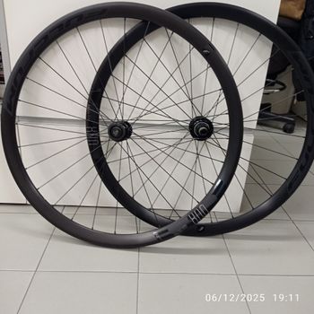 Used Fulcrum 800 2025 bike — image 2 of 5