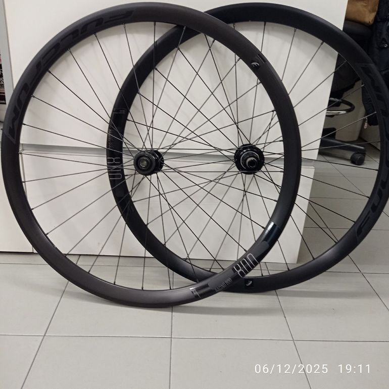 Used Fulcrum 800 2025 bike — image 2 of 5