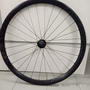 Used Fulcrum 800 2025 bike — image 4 of 5
