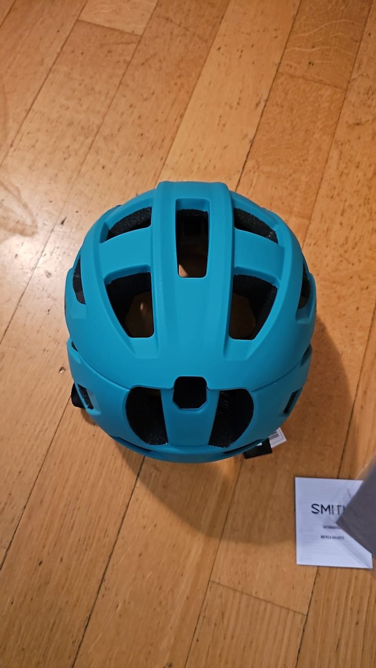 Used Smith Optics Smith Venture MIPS Helmet 2025 bike — image 1 of 6