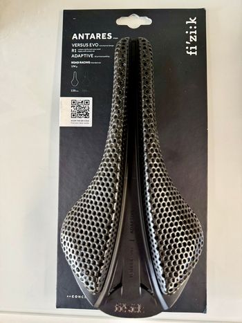 フィジーク　VERSUS evo ADAPTIVE 139㎜ Fizik Fizik Versus evo ADAPTIVE 2021