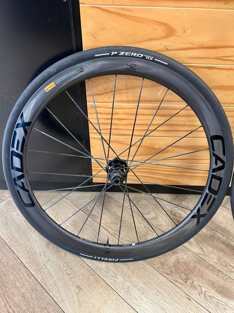 cadex CADEX 42 Tubeless WheelSystem 2024