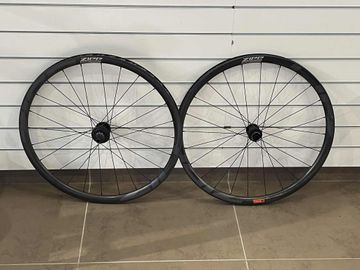 Brugt Zipp 202 Firecrest Carbon Clincher Disc wheelset Wheels