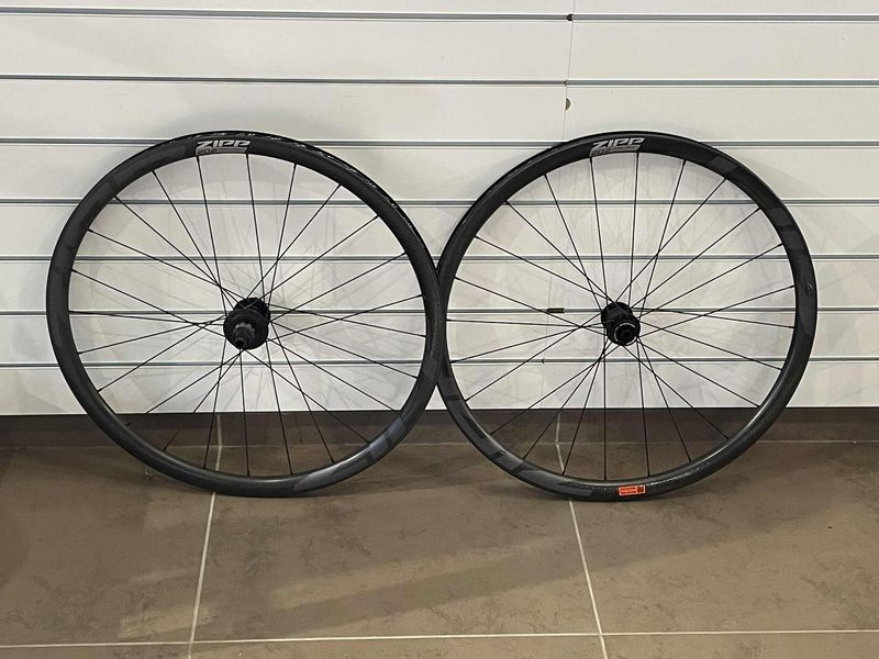 Used Zipp 202 Firecrest Carbon Clincher Disc wheelset Wheels