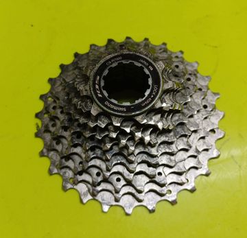 Shimano 105 CS-R7000 11-speed 11-28 Drivetrain & Pedals usato
