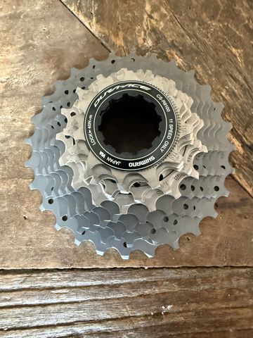 Shimano NEW! Dura Ace CS-R9100 11 Speed 11-28 Ritzel Kassette/Sprocket 2024 Drivetrain & Pedals usato